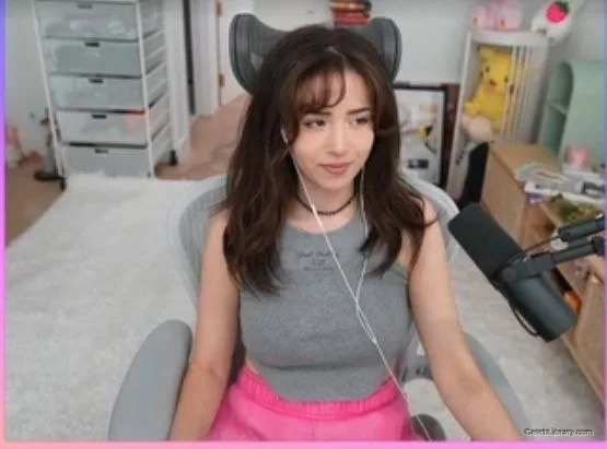 Pokimane photo 1 of 3752