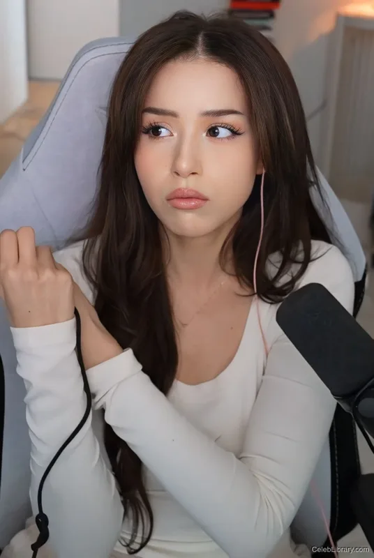 Pokimane photo 4 of 3752