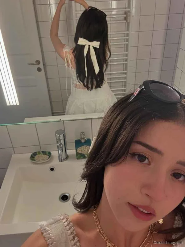 Pokimane photo 9 of 3752