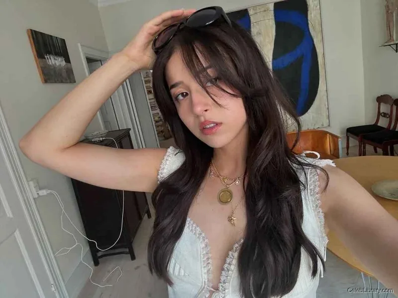 Pokimane photo 11 of 3752