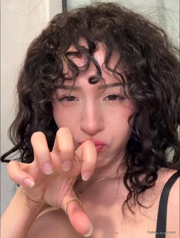 Pokimane photo 16 of 3752