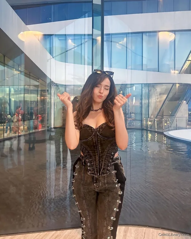 Pokimane photo 22 of 3752