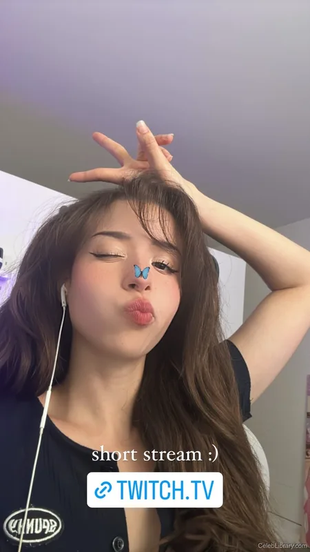 Pokimane photo 5 of 3752