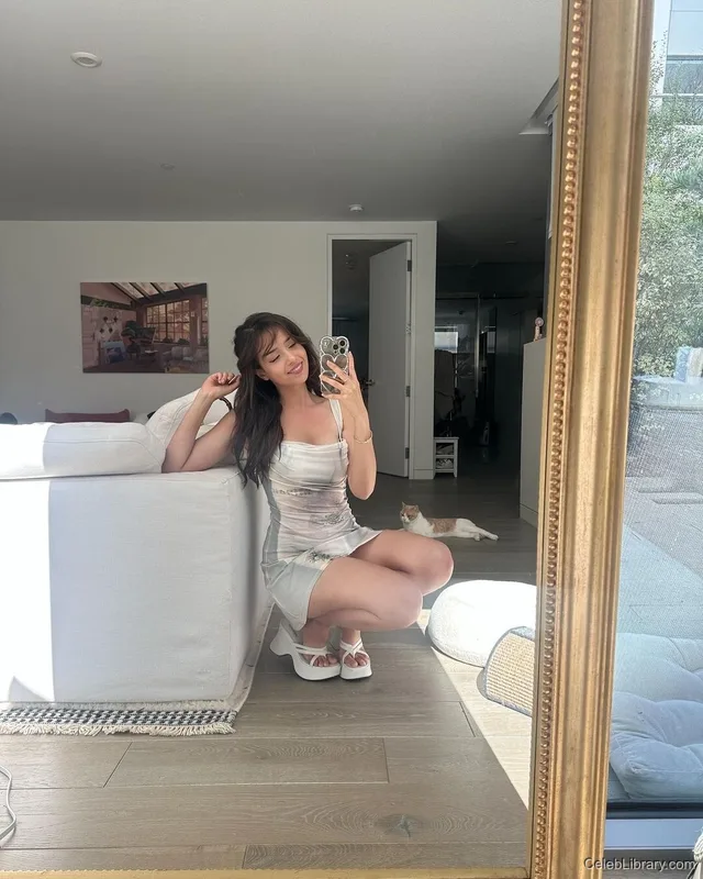 Pokimane photo 21 of 3752