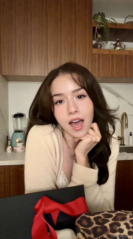 Pokimane photo 10 of 3752