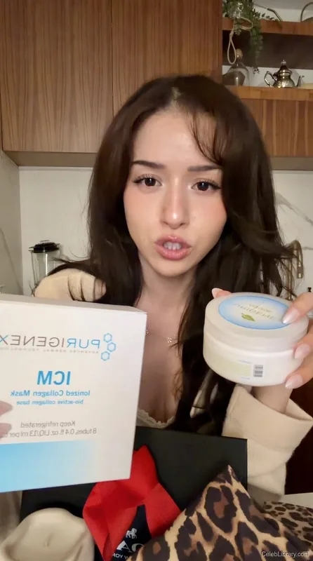 Pokimane photo 16 of 3752