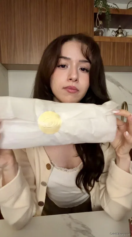Pokimane photo 20 of 3752