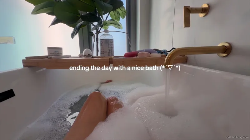 Pokimane photo 10 of 3752