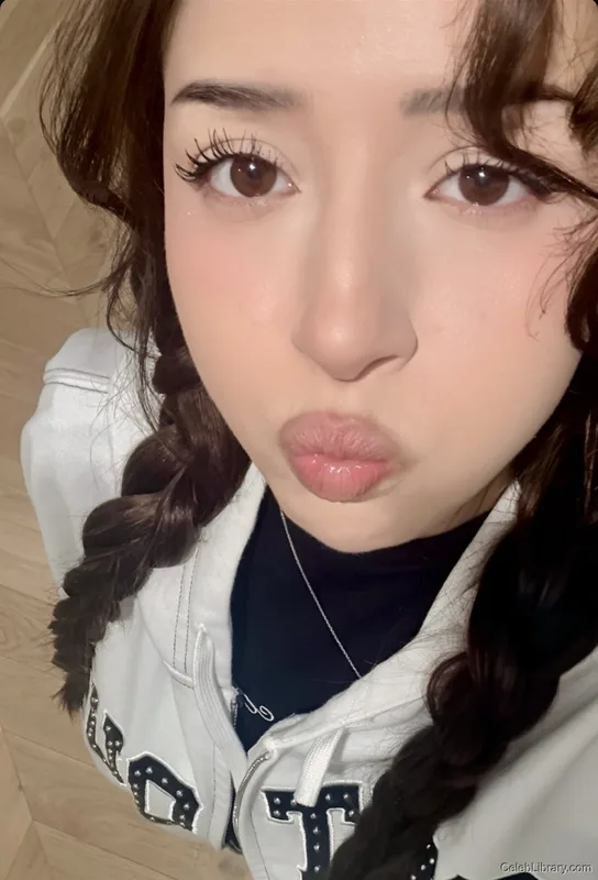 Pokimane photo 21 of 3752