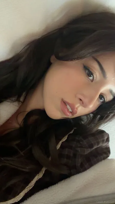 Pokimane photo 22 of 3752