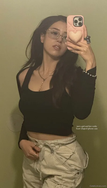 Pokimane photo 3 of 3752