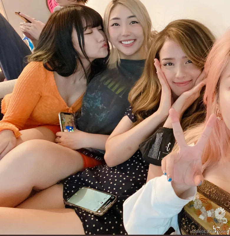 Pokimane photo 4 of 3752