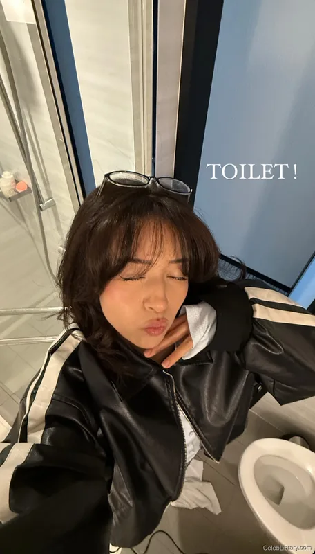 Pokimane photo 7 of 3752