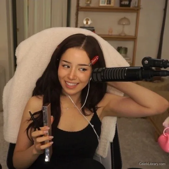 Pokimane photo 17 of 3752