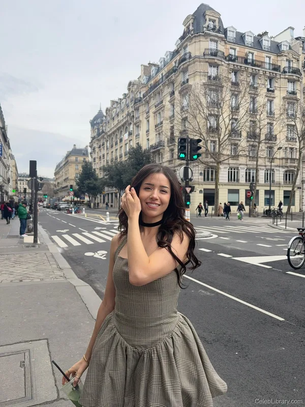 Pokimane photo 14 of 3752