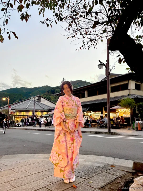 Pokimane photo 21 of 3752