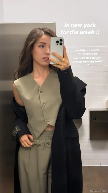 Pokimane photo 5 of 3752