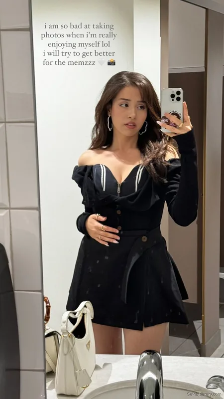 Pokimane photo 10 of 3752