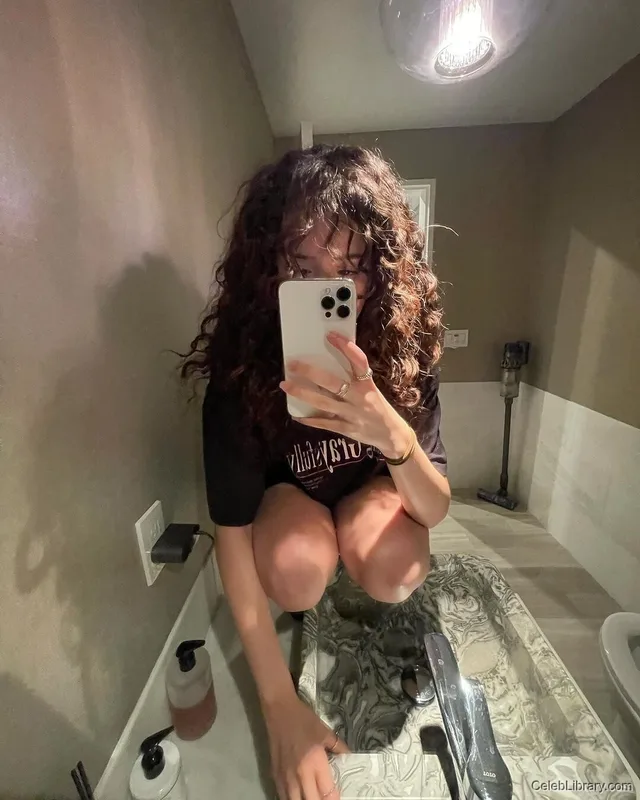 Pokimane photo 11 of 3752