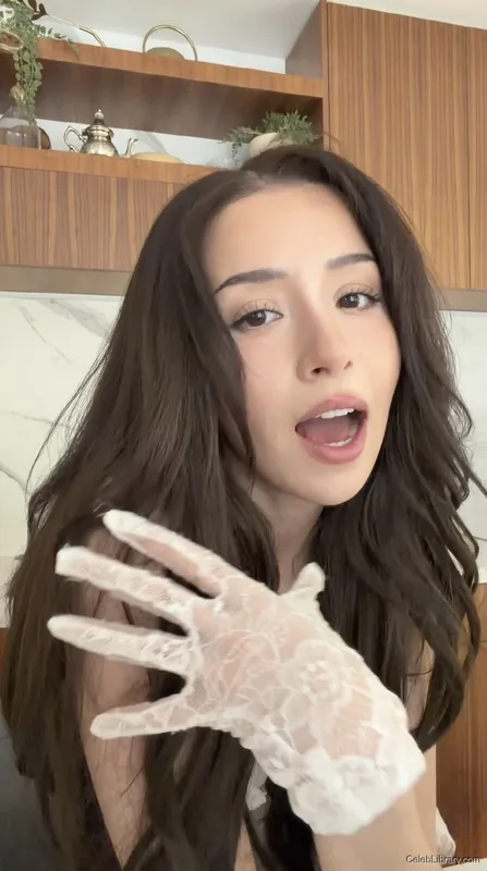 Pokimane photo 5 of 3752