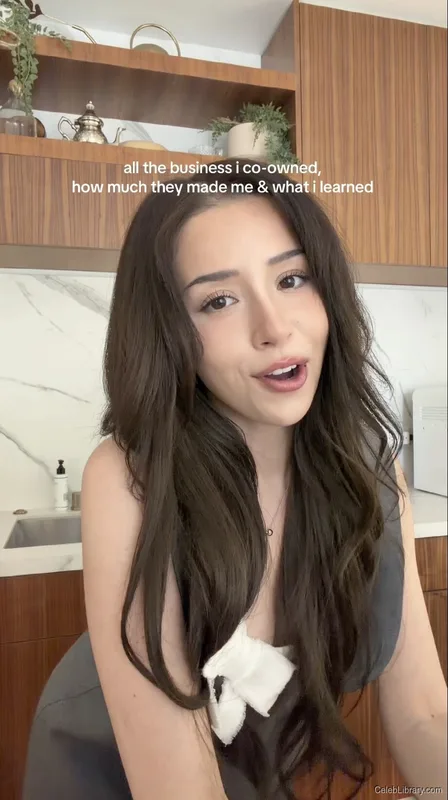 Pokimane photo 7 of 3752