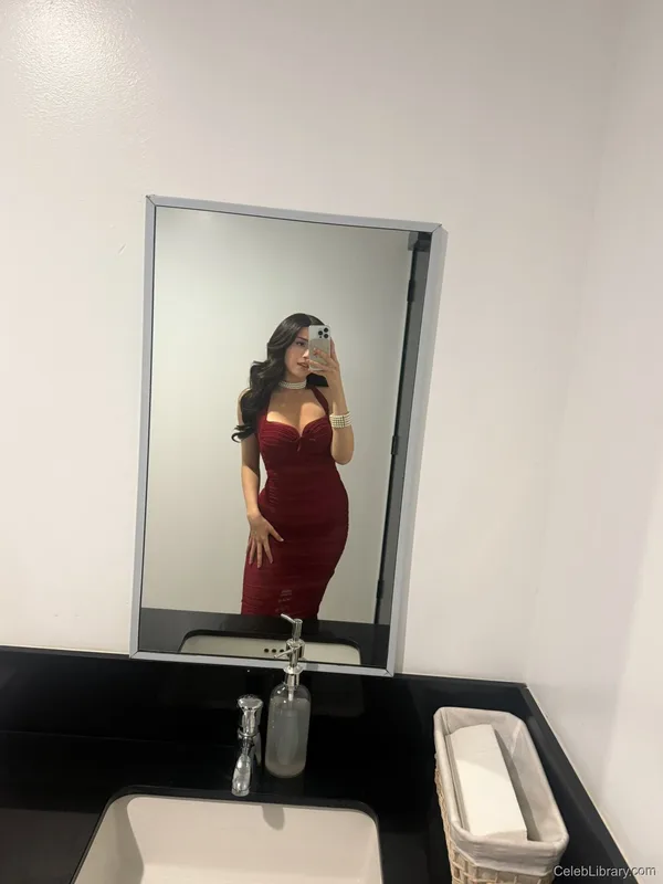 Pokimane photo 17 of 3752