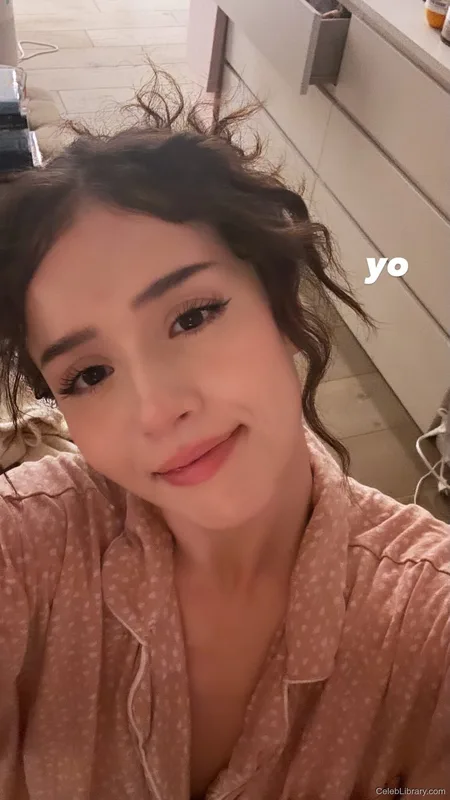 Pokimane photo 22 of 3752