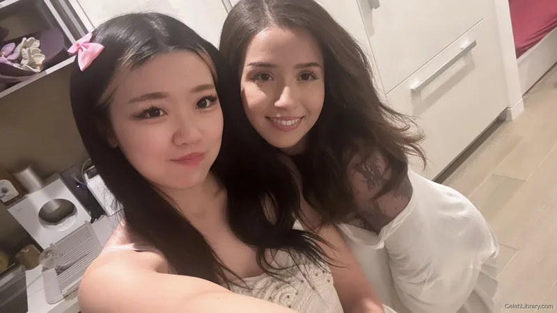 Pokimane photo 1 of 3752