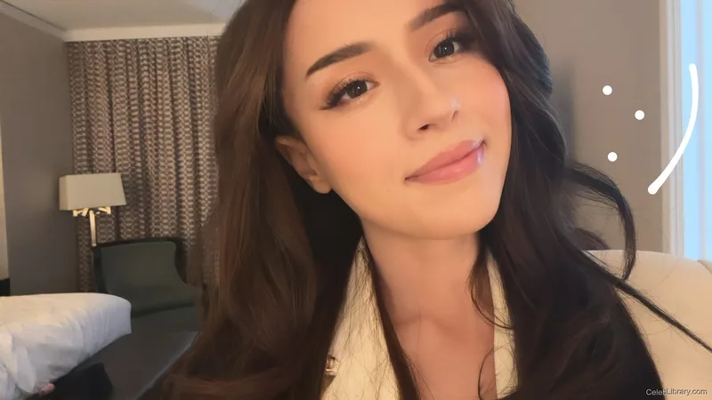 Pokimane photo 1 of 3752