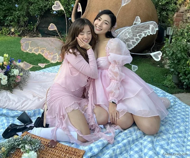 Pokimane photo 4 of 3752