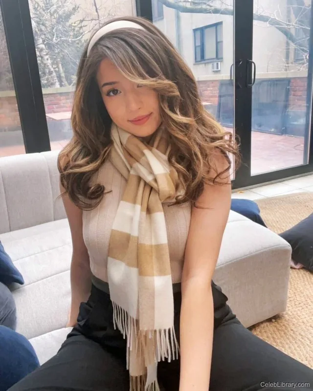 Pokimane photo 7 of 3752