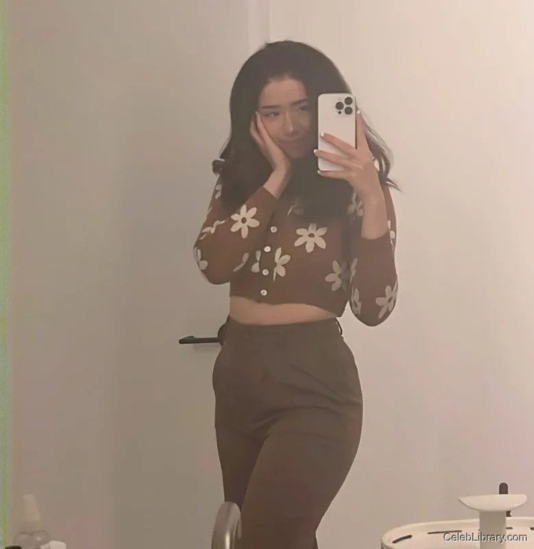 Pokimane photo 14 of 3752