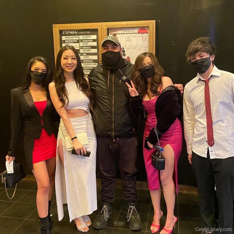 Pokimane photo 22 of 3752