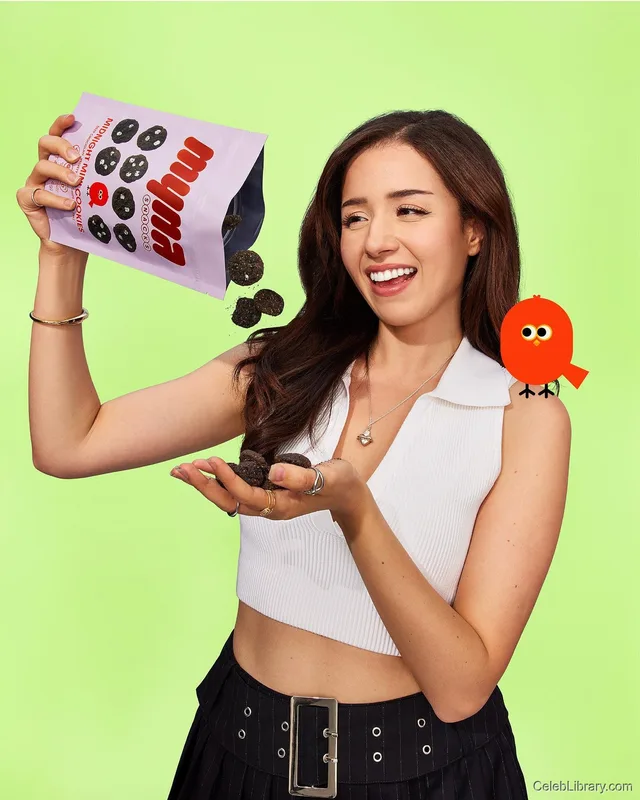 Pokimane photo 4 of 3752