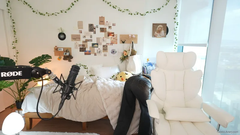 Pokimane photo 12 of 3752