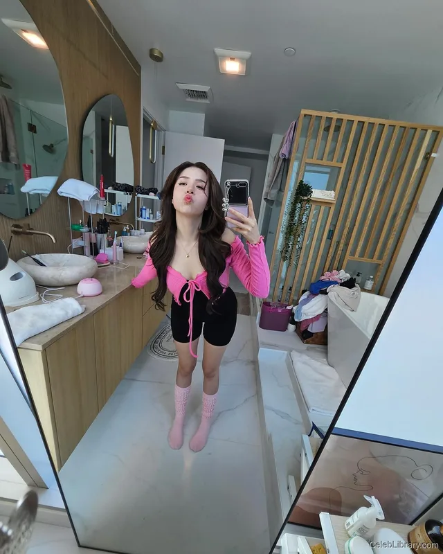 Pokimane photo 2 of 3752