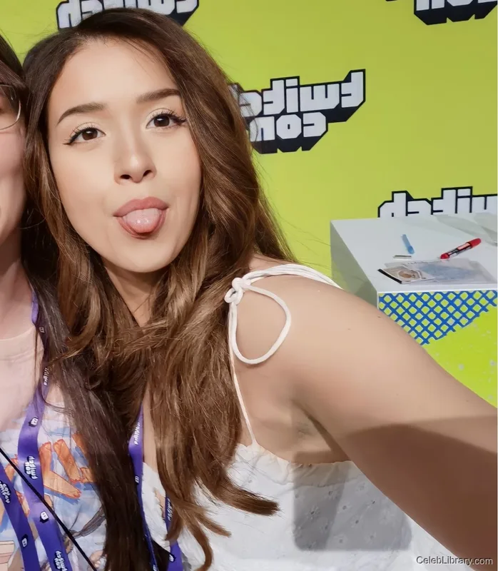 Pokimane photo 5 of 3752