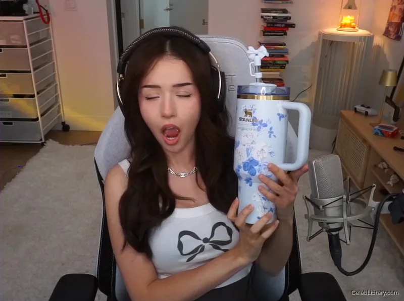 Pokimane photo 10 of 3752