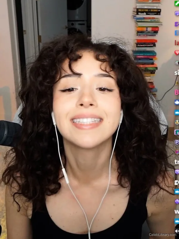Pokimane photo 1 of 3752