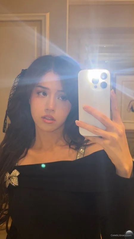 Pokimane photo 14 of 3752
