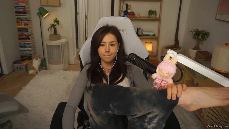 Pokimane photo 20 of 3752