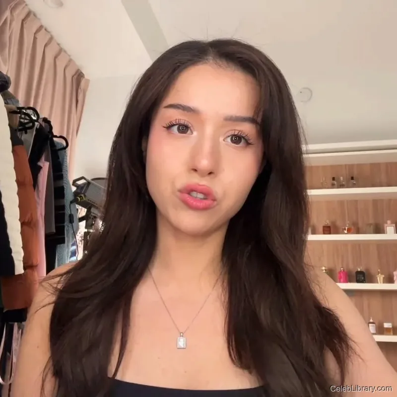 Pokimane photo 15 of 3752