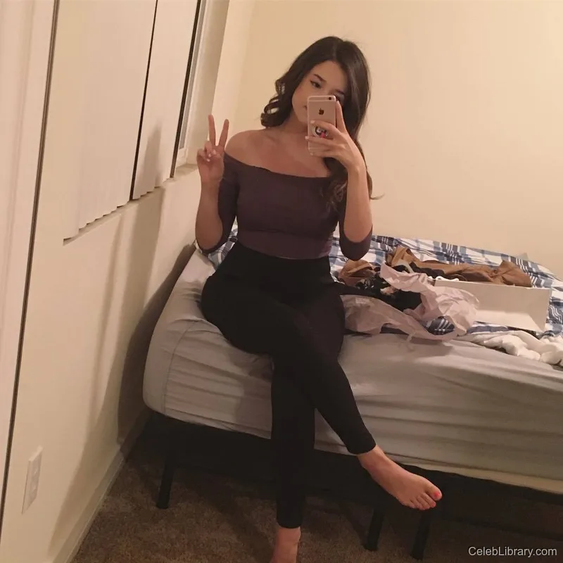 Pokimane photo 24 of 3752