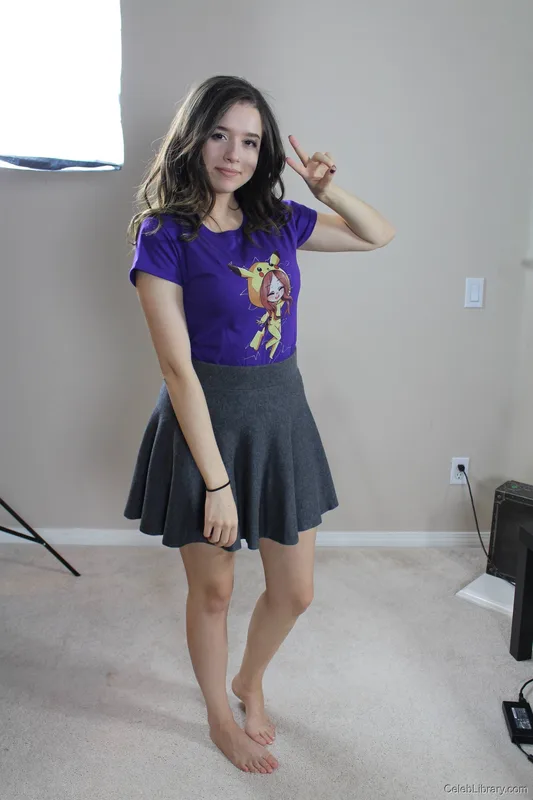 Pokimane photo 1 of 3752