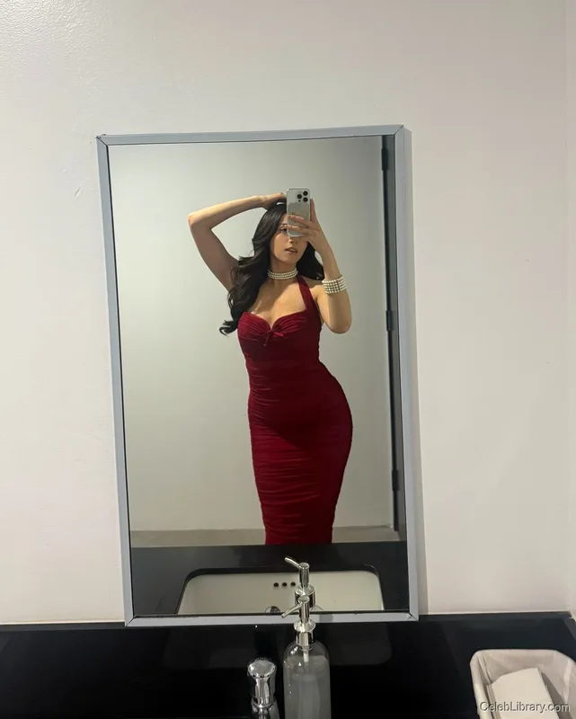 Pokimane photo 17 of 3752
