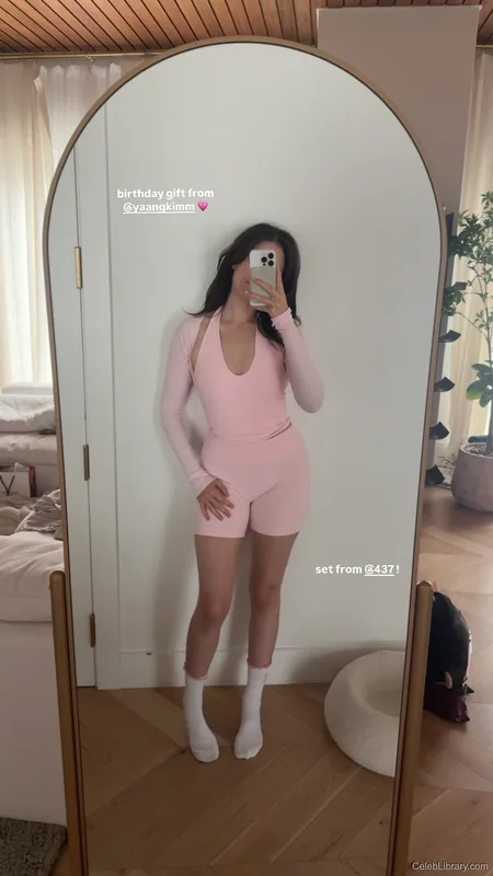 Pokimane photo 20 of 3752
