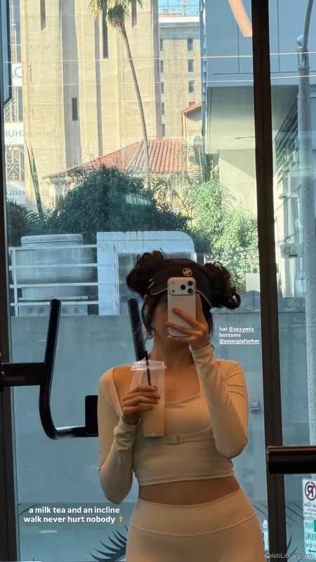 Pokimane photo 16 of 3752