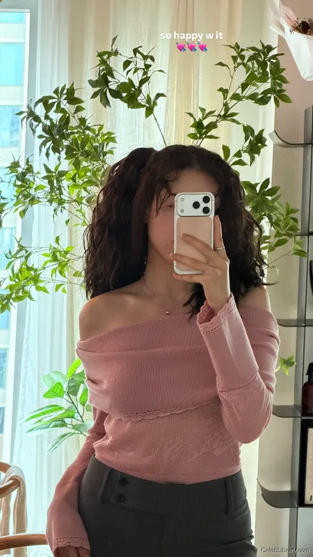 Pokimane photo 22 of 3752