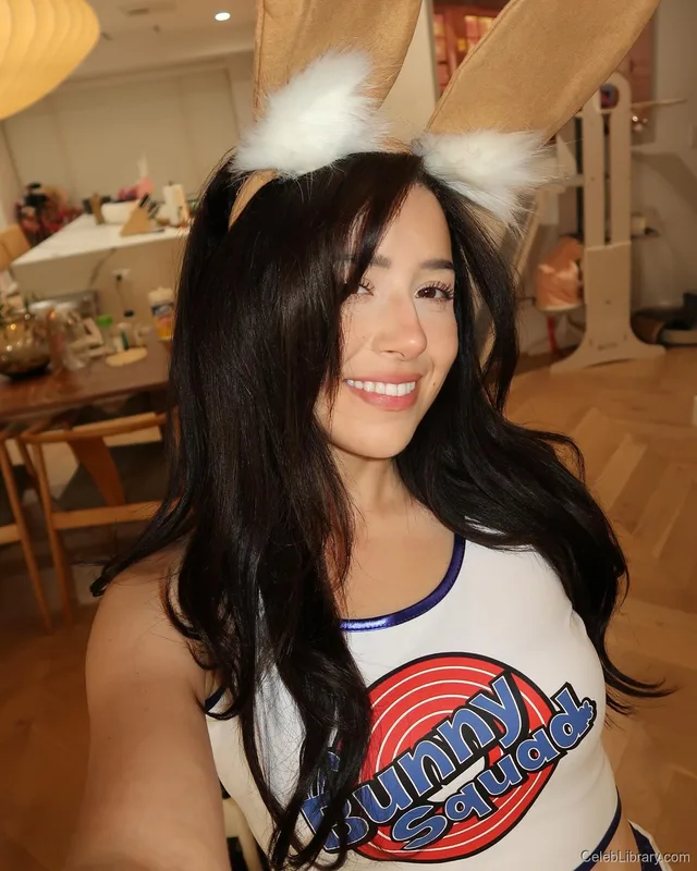 Pokimane photo 1 of 3752