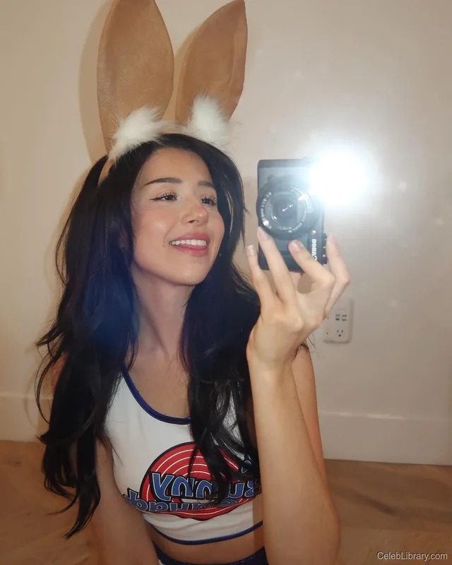 Pokimane photo 4 of 3752